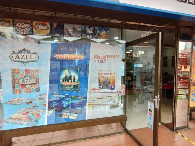 montaje de tienda, vinilos o rotulación de vitrina